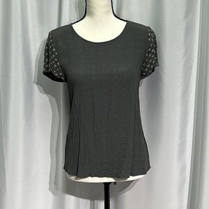 SOFT JOIE Grey Polka Dot Keyhole Back Short Sleeve Blouse - size Small